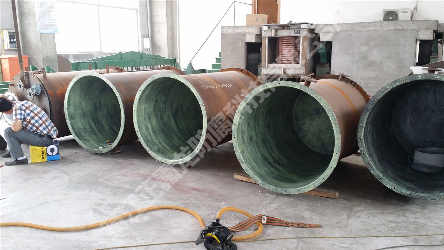内衬聚四氟乙烯（PTFE）大型设备