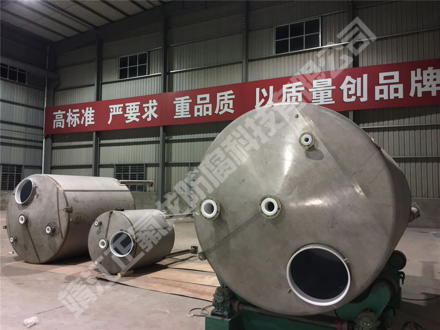 内衬聚四氟乙烯（PTFE）大型设备